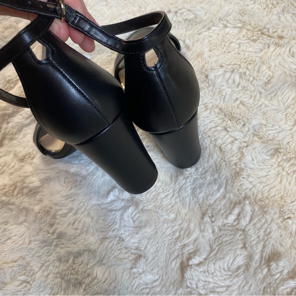 Black Jessica Simpson Heel - Picture 2 of 7